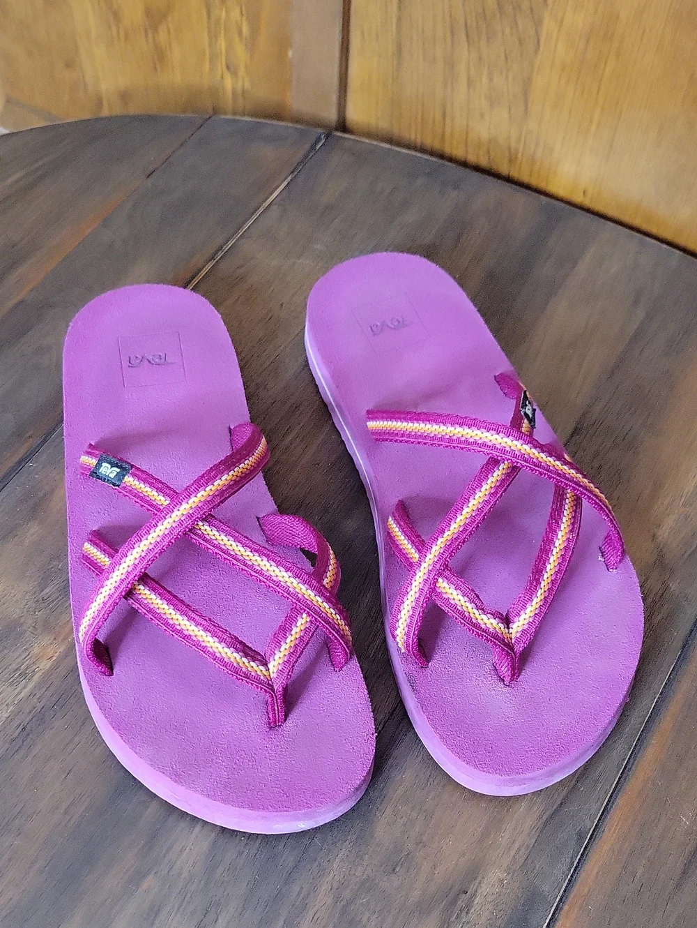 Teva Olowahu Sandals Flip Flops Sz 8